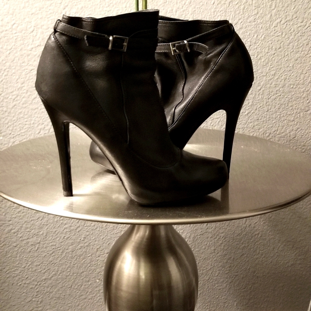 COLIN STEWART STILETTO BOOTIES SIZE 8